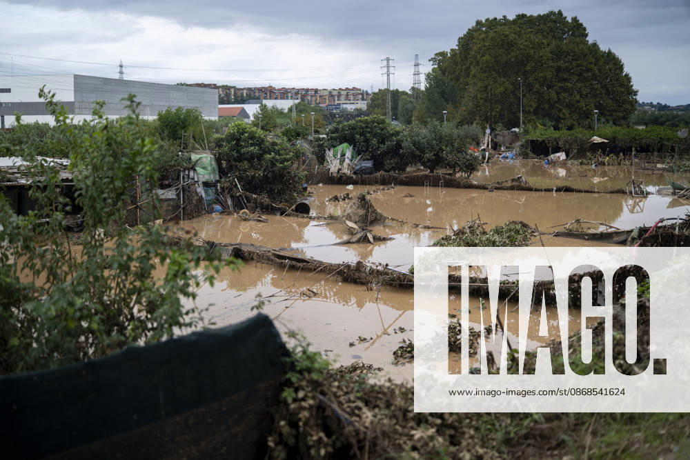 2 people killed as heavy rain hits parts of Spain BARCELONA, SPAIN - OCTOBER 4: Floodwaters submerge streets following severe torrential rainfall in Montornes del Valles, Barcelona, Spain on October 4, 2026. Heavy rains triggered widespread flooding across Catalonia, leaving at least two people dead and one missing as emergency services responded to widespread disruptions. Lorena Sopena Lopez Anadolu Barcelona Spain. Editorial use only. Please get in touch for any other usage.