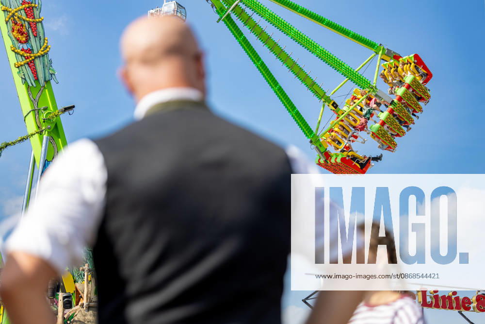 Oktoberfest 2026 in Munich, October 4, 2026: A man in traditional dress looks at a ride at Oktoberfest. The 191st Oktoberfest took place from September 19 to October 4, 2026, at the Theresienwiese. The Munich Oktoberfest is one of the world’s largest folk festivals and attracts millions of visitors from Germany and abroad every year. Munich, Theresien
