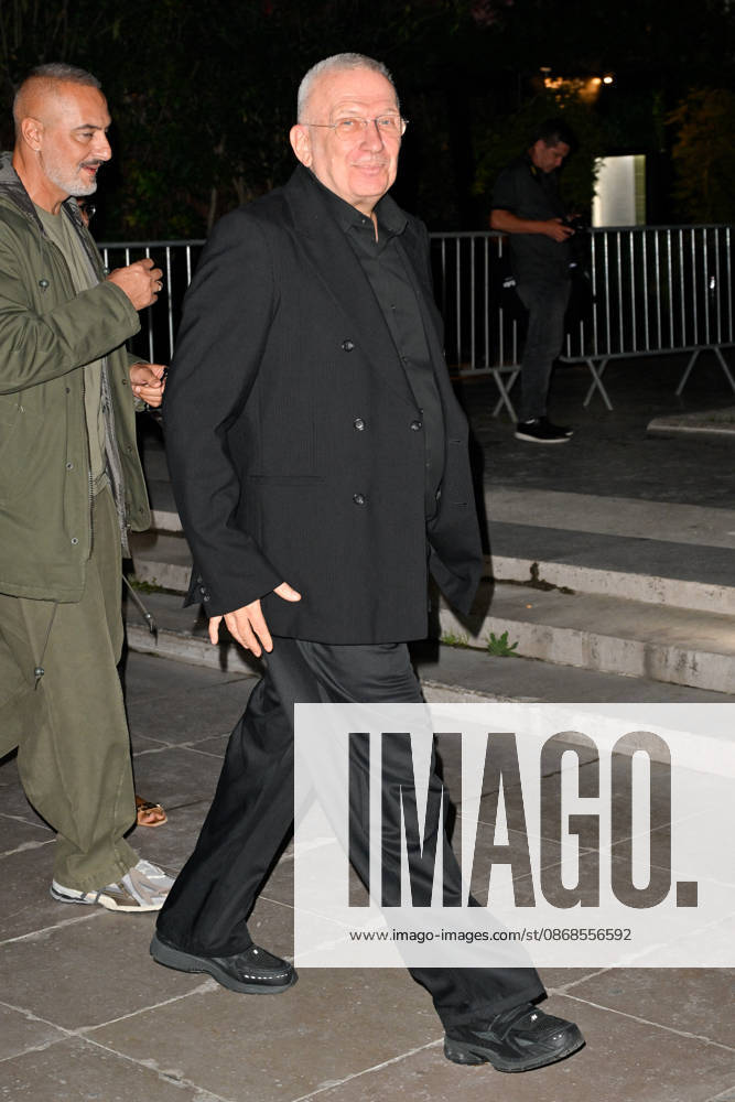 PFW Jean Paul Gaultier Outside Arrivals Jean Paul Gaultier arriving at Jean Paul Gaultier show during Paris Fashion Week, in Paris, France on 4 October 2026. Photo by Julien Reynaud APS-Medias ABACAPRESS.COM Paris France