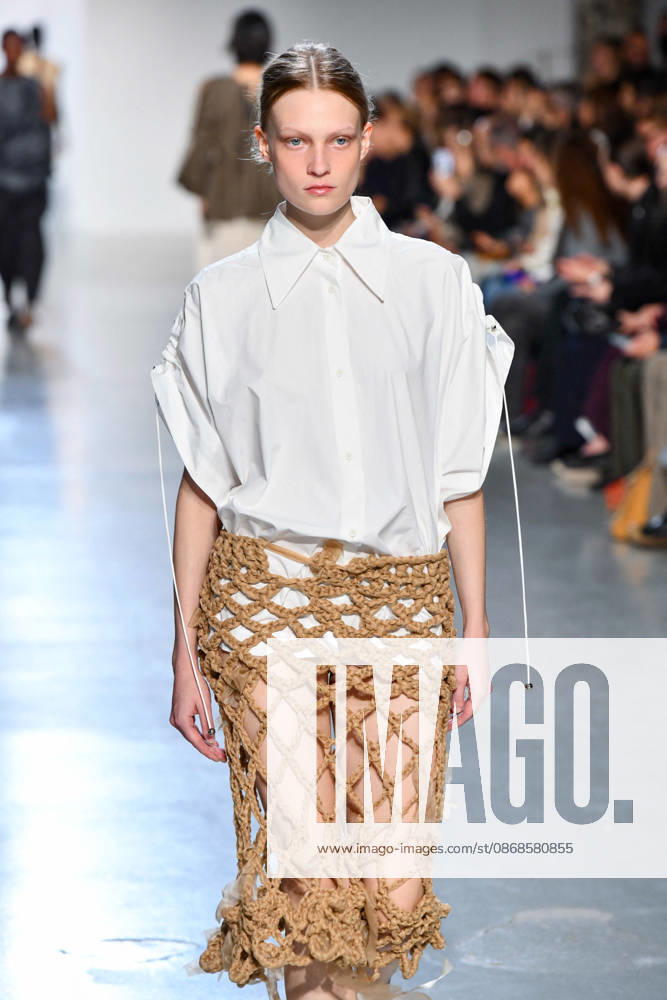 PFW - Niccolo Pasqualetti Runway A model walks the runway during the Niccolò Pasqualetti Womenswear Spring Summer 2027 show as part of Paris Fashion Week on October 04, 2026 in Paris, France. Photo by Shootpix ABACAPRESS.COM Paris France