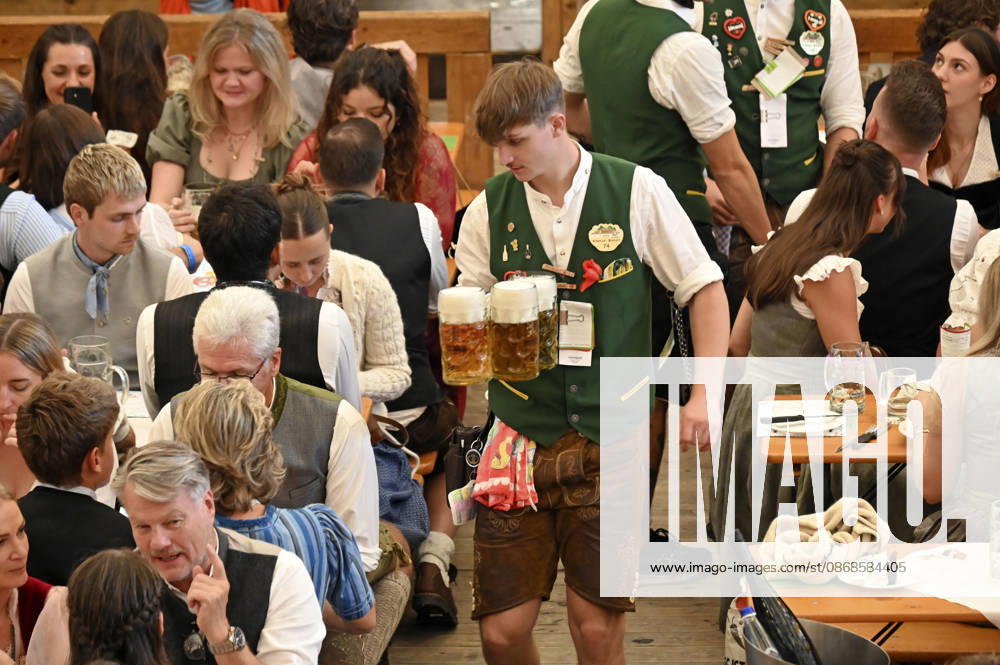 Visitors in a festival tent at the 191st Oktoberfest in 2026 at the Theresienwiese in Munich, October 4, 2026 Foto:xB.xFuturexImagex oktoberfest_6006