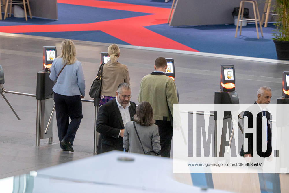 EXPO REAL 2026 in Munich, October 5, 2026: Trade visitors on their way to the exhibition halls at the Messe München grounds. First day of EXPO REAL 2026, the international trade fair for real estate, investments, and infrastructure will take place from October 5 to 7, 2026, in Munich, bringing t