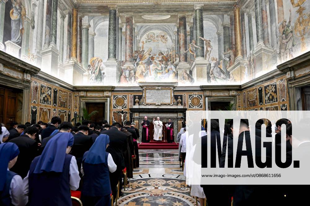 IPA89331635 - Italy, Rome, Vatican, October 5, 2026 Pope Leo XIV receives priests and religious sisters from Korea residing in Rome during a private audience at the Vatican. Photo by VATICAN MEDIA Catholic Press Photo