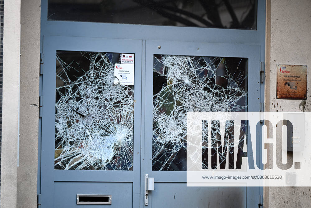 The door of Lycée Vauquelin in Paris was set on fire during high school protests. France, on October 5, 2026. Protests and student-led entrance blockades have intensified across the Île-de-France region and other urban centers in recent days, as high school students demonstrate against poor learning conditions. 460211 2026 10 05 Paris France (no people in frame)