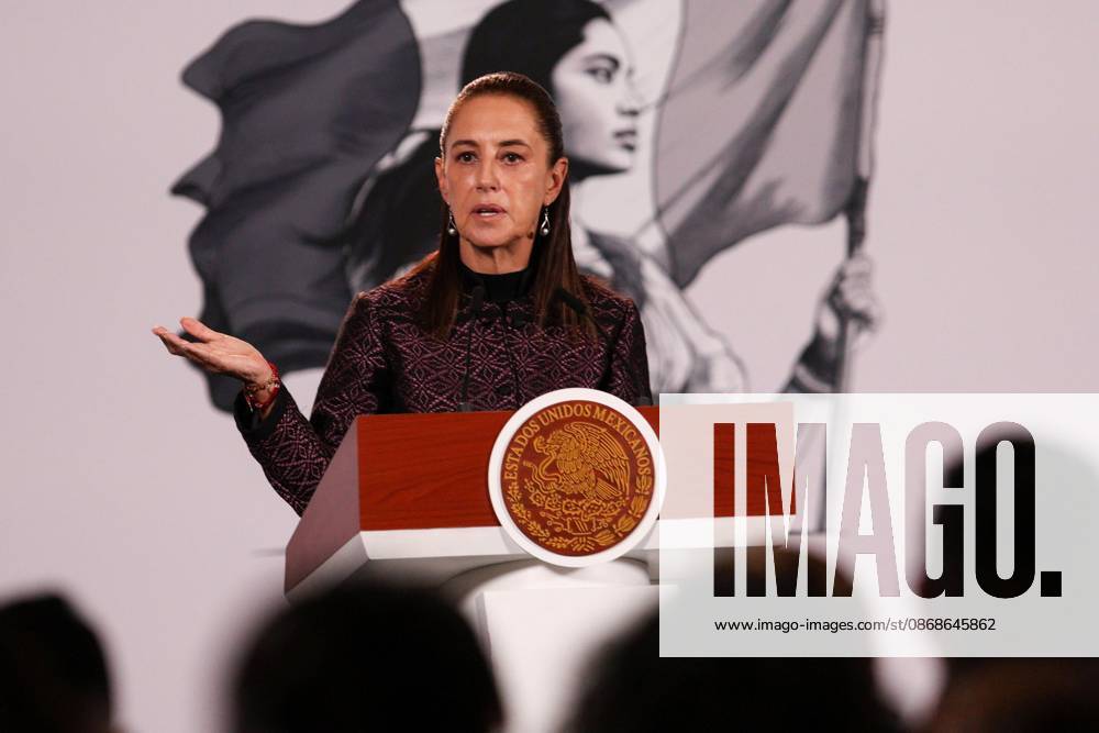 TO-45353- Ciudad de M& xe9;xico. 2026-10 -05. Claudia Sheinbaum Pardo, President of Mexico, during the daily morning press conference in the Treasury Room of the National Palace in Mexico City. Alejandro God& xcd;nez Clasos.com.mx - ZUMAcs4_ 20261005_faa_cs4_044