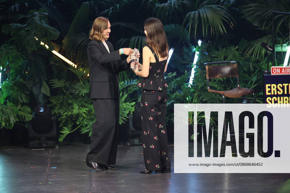 FIRST STEPS 2026 Big Audience Award Acceptance Speech by Magdalena Prosteder and the Big Audience Award-winning book *OPERATION OBERLAND* by Patricia Schütz; Award presentation on stage at the FIRST STEPS 2026 ceremony at the Theater des Westens in Berlin