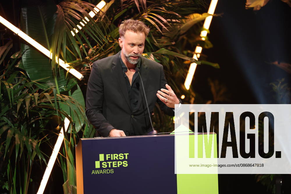 FIRST STEPS 2026 Medium-Length Feature Film: Erik Schmitt s Acceptance Speech at the FIRST STEPS 2026 Awards Ceremony on Stage at the Theater des Westens in Berlin