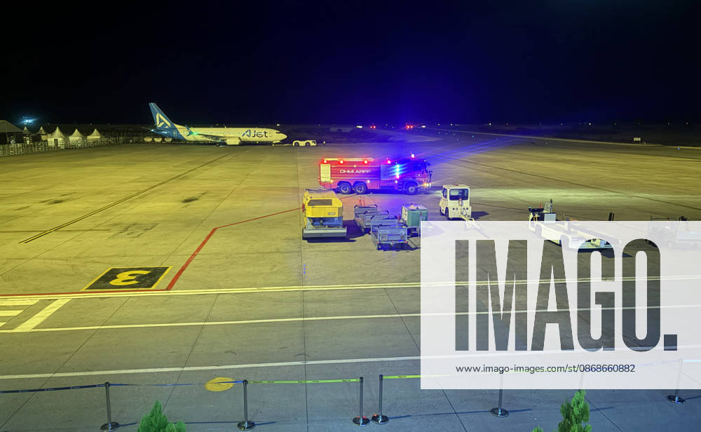 (261005) -- SANLIURFA, Oct. 5, 2026 -- Photo taken on Oct. 5, 2026 shows the passenger plane of Turkish airline AJet after it landed at Sanliurfa GAP Airport in T¨¹rkiye. A passenger plane flying from the Turkish capital Ankara to the southeastern province of Sanliurfa landed safely on Monday after a note claiming an explosive device was on board was found, local authorities said. ( Handout via Xinhua) T?RKIYE-SANLIURFA-PASSENGER PLANE-BOMBING CLAIM-LANDED MustafaxKaya