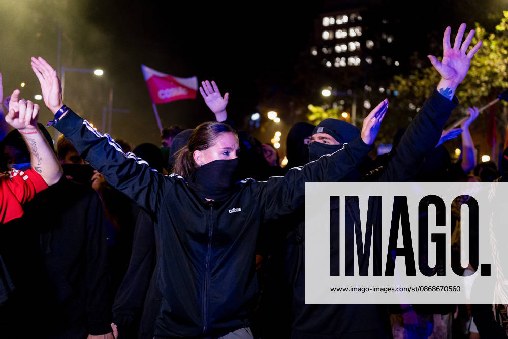 Protests against the housing crisis in Barcelona, Spain - 05 Oct 2026 Protesters are seen raising their hands during the demonstration. Demonstrations were called in cities all over Spain following the eviction of Mari Carmen, an 87 years woman evicted from her apartment after it was bought by a real estate agency, and the Spanish parliamentís rejection of a decree aimed at strengthening protections for tenants. Barcelona Spain