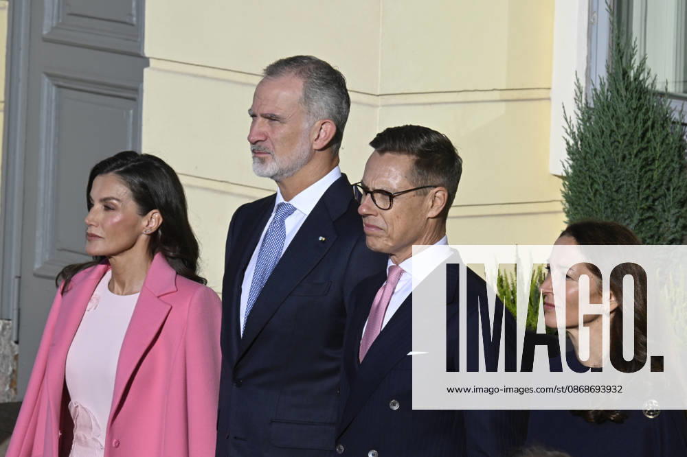 LKS 20261006 King Felipe and Queen Letizia (L) of Spain and President Alexander Stubb of Finland and his wife Suzanne Innes-Stubb (R) during the welcoming ceremony in front of the Presidential Palace in Helsinki, Finland, on October 6, 2026. King Felipe and Queen Letizia are on a two-day state visit to Finland. - MARKKU ULANDER Helsinki Finland