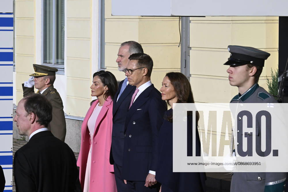 LKS 20261006 King Felipe and Queen Letizia (L) of Spain and President Alexander Stubb of Finland and his wife Suzanne Innes-Stubb (R) during the welcoming ceremony in front of the Presidential Palace in Helsinki, Finland, on October 6, 2026. King Felipe and Queen Letizia are on a two-day state visit to Finland. - MARKKU ULANDER Helsinki Finland
