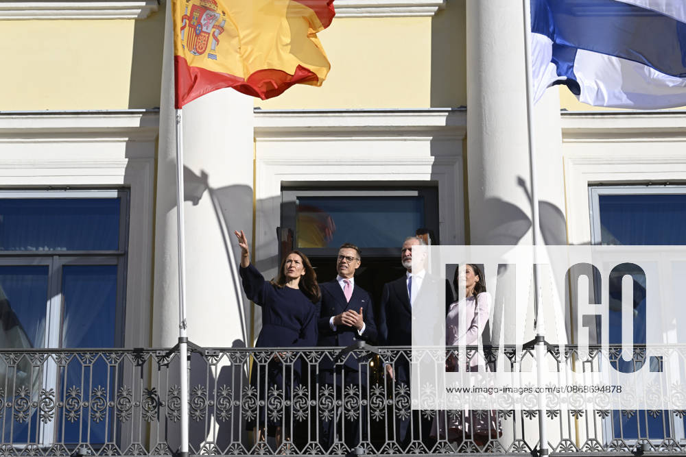 LKS 20261006 King Felipe and Queen Letizia (R) of Spain and President Alexander Stubb of Finland and his wife Suzanne Innes-Stubb (L) during the welcoming ceremony in front of the Presidential Palace in Helsinki, Finland, on October 6, 2026. King Felipe and Queen Letizia are on a two-day state visit to Finland. - MARKKU ULANDER Helsinki Finland