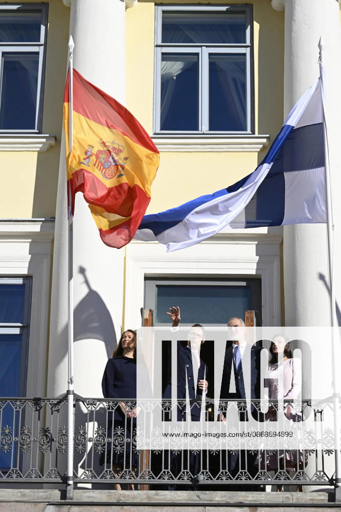 LKS 20261006 King Felipe and Queen Letizia (R) of Spain and President Alexander Stubb of Finland and his wife Suzanne Innes-Stubb (L) during the welcoming ceremony in front of the Presidential Palace in Helsinki, Finland, on October 6, 2026. King Felipe and Queen Letizia are on a two-day state visit to Finland. - MARKKU ULANDER Helsinki Finland