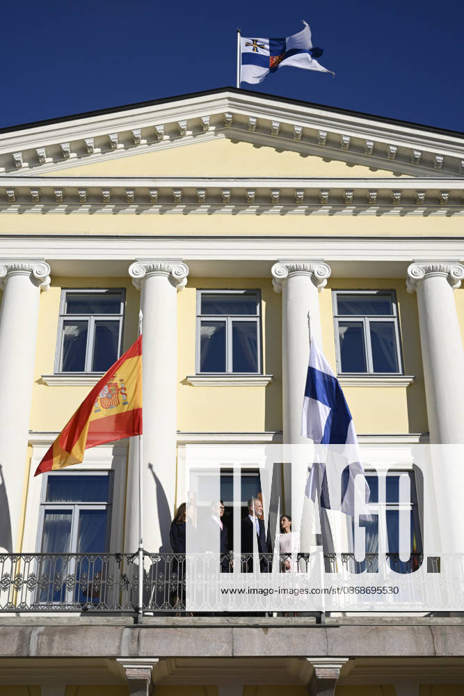 LKS 20261006 King Felipe and Queen Letizia (R) of Spain and President Alexander Stubb of Finland and his wife Suzanne Innes-Stubb (L) during the welcoming ceremony in front of the Presidential Palace in Helsinki, Finland, on October 6, 2026. King Felipe and Queen Letizia are on a two-day state visit to Finland. - MARKKU ULANDER Helsinki Finland