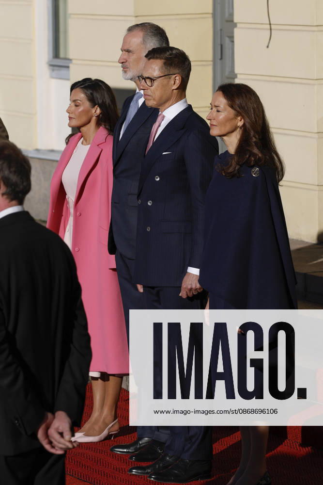 King Felipe VI (2L) and Queen Letizia (L), Finnish President Alexander Stubb (2R) and his wife, Suzanne Innes-Stubb (R) upon their arrival at the Presidential Palace for the welcome ceremony as part of the Spanish king and queen s state visit to Finland in Helsinki, Finland, 06 October 2026. Spanish King and Queen visit Finland !ACHTUNG: NUR REDAKTIONELLE NUTZUNG!