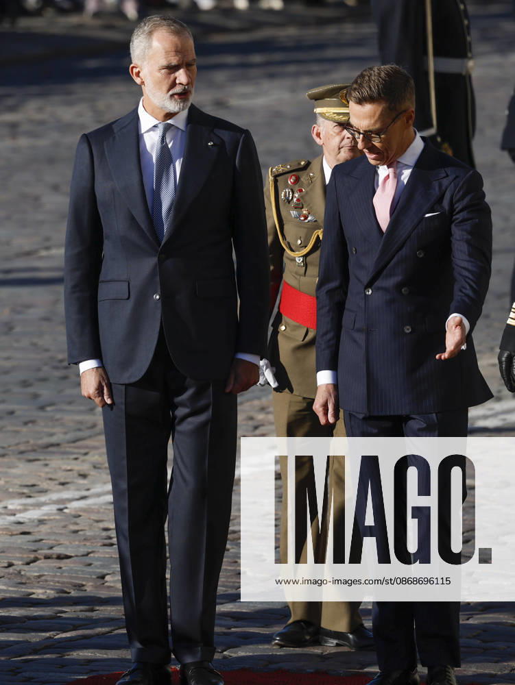 King of Spain Felipe VI (L) and and Finnish President Alexander Stubb (R) upon their arrival at the Presidential Palace for the welcome ceremony as part of the Spanish king and queen s state visit to Finland in Helsinki, Finland, 06 October 2026. Spanish King and Queen visit Finland !ACHTUNG: NUR REDAKTIONELLE NUTZUNG!