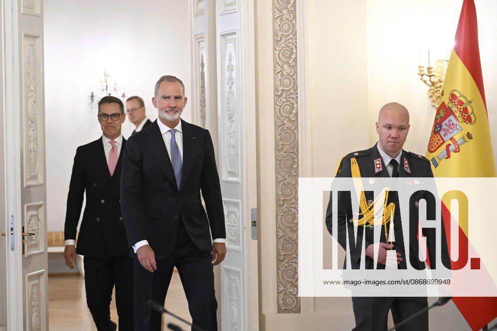 LKS 20261006 King Felipe (R) of Spain and President Alexander Stubb of Finland (L) arrive for their delegations meeting at the Presidential Palace in Helsinki, Finland, on October 6, 2026. King Felipe and Queen Letizia are on a two-day state visit to Finland. - MARKKU ULANDER Helsinki Finland