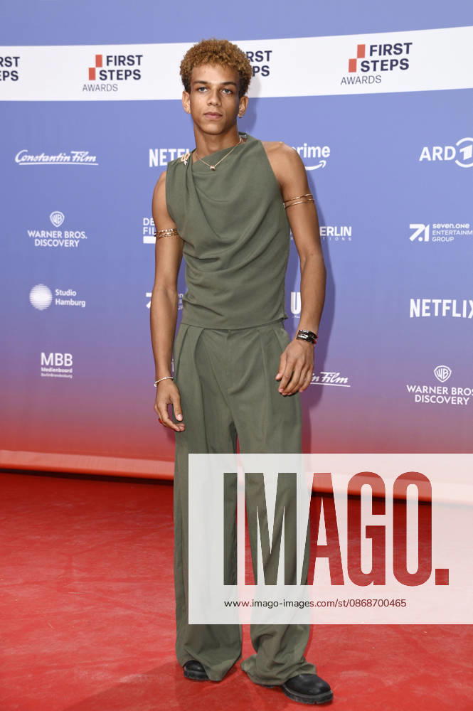 Salimou Thiam at the 27th First Steps Awards ceremony in 2026 at the Theater des Westens in Berlin, October 5, 2026 Foto:xN.xKubelkax xFuturexImagex first_steps_6199