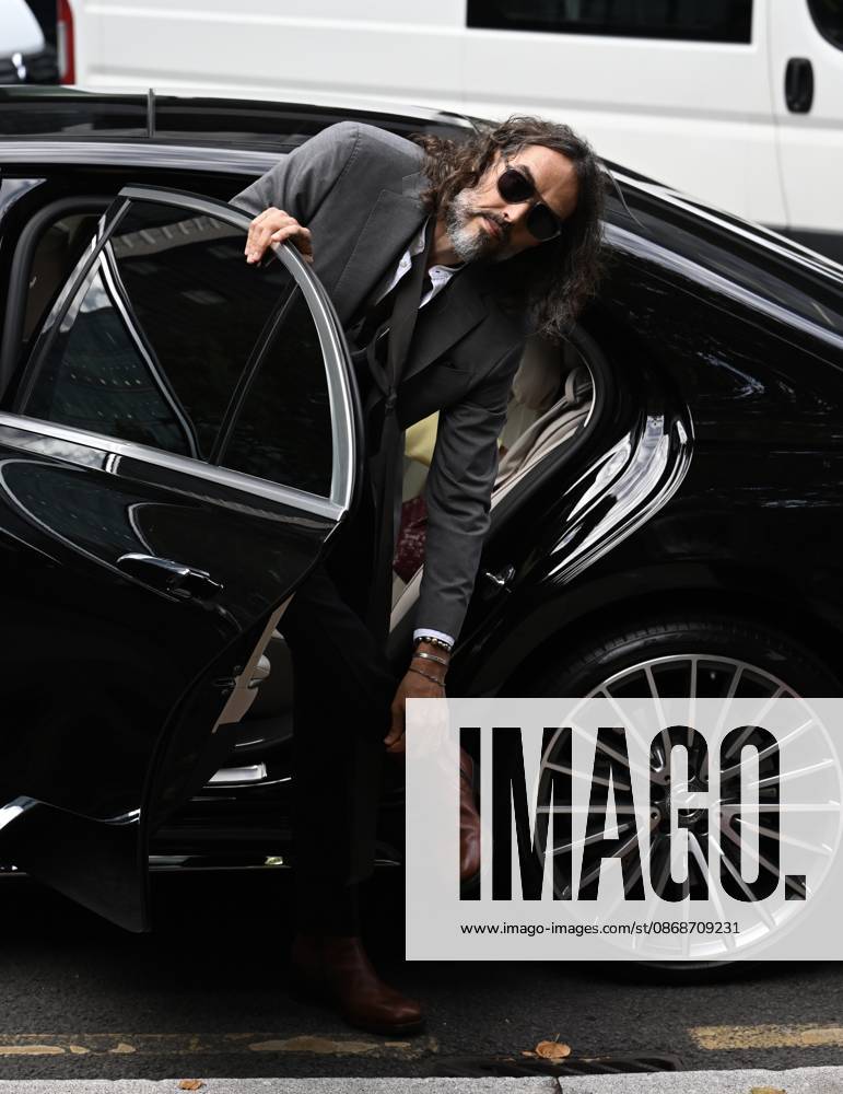 Russell Brand arrives at court for a preliminary hearing LONDON, UNITED KINGDOM - OCTOBER 6: British comedian and actor Russell Brand arrives at Southwark Crown Court for a preliminary hearing regarding rape and sexual assault charges in London, United Kingdom on October 6, 2026. Rasid Necati Aslim Anadolu London United Kingdom. Editorial use only. Please get in touch for any other usage.