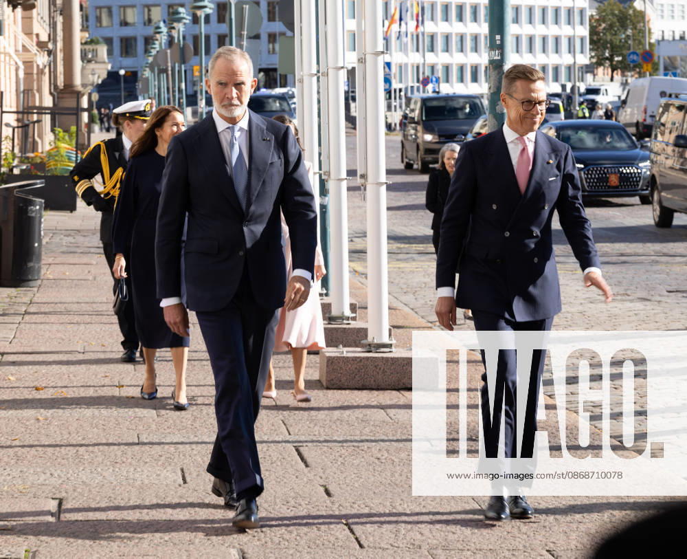King Felipe VI, Alexander Stubb, Spain, Finland, Helsinki, Pohjoisesplanadi, Helsinki City Hall, state visit, Spanish royal family, president, diplomacy, walking, kuningas Felipe VI, Espanja, Suomi, Helsingin kaupungintalo, valtiovierailu, Espanjan kuningasperhe, presidentti, diplomatia, kavely Helsinki Finland - ZUMAt172 20261006_zip_t172_037
