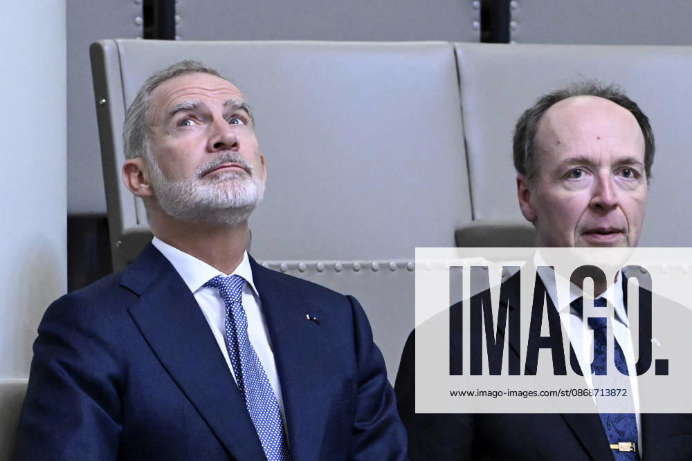 LKS 20261006 Spain s King Felipe (L) is seen with Speaker of the Finnish Parliament Jussi Halla-aho in the gallery of the parliament as he follows a plenary session in Helsinki, Finland, on October 6, 2026. Spain s King Felipe and Queen Letizia are on a two-day state visit to Finland. - HEIKKI SAUKKOMAA Helsinki Finland