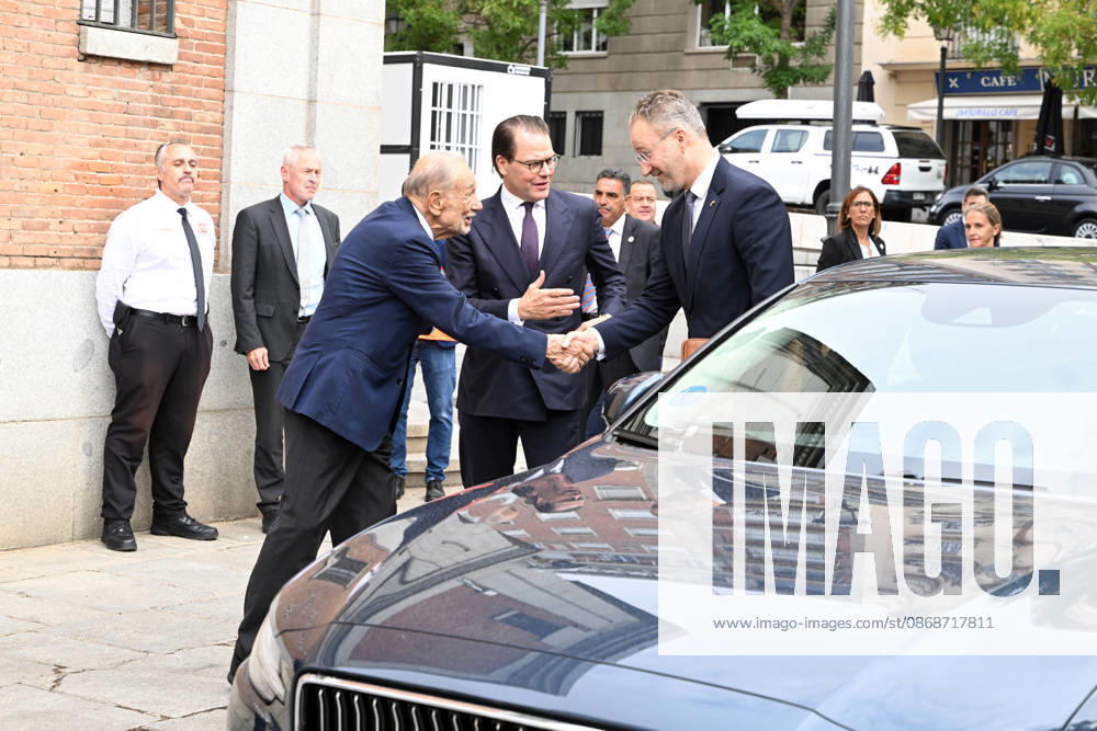 The Prado Museum reopens the Queen Christina Sculpture Gallery with a visit from Prince Daniel of Sweden. The president of the Royal Board of Trustees of the Prado Museum, Javier Solana, and Prince Daniel of Sweden upon their arrival at the museum for the reopening of the Queen Christina Sculpture Gallery on October 6, 2026, in Madrid, Spain CELEBRITIES PRADO MUSEUM ROYALTY PRINCE José Madrid Madrid Spain