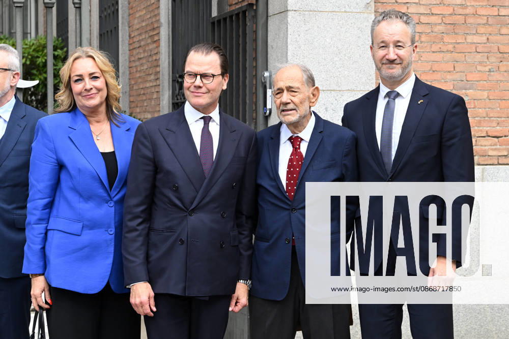 The Prado Museum reopens the Queen Christina Sculpture Gallery with a visit from Prince Daniel of Sweden. Prince Daniel of Sweden (3rd from left) and Javier Solana (2nd from left) pose for the media upon their arrival at the museum ahead of the reopening of the Queen Christina Sculpture Gallery, on October 6, 2026, in Madrid, Spain. CELEBRITIES PRADO MUSEUM ROYALTY PRINCE José Madrid Madrid Spain