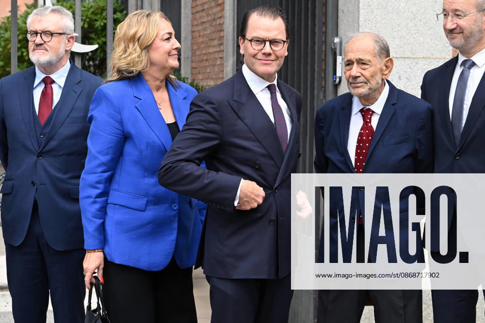 The Prado Museum reopens the Queen Christina Sculpture Gallery with a visit from Prince Daniel of Sweden. Prince Daniel of Sweden (3rd from left) and Javier Solana (2nd from left) pose for the media upon their arrival at the museum ahead of the reopening of the Queen Christina Sculpture Gallery, on October 6, 2026, in Madrid, Spain. CELEBRITIES PRADO MUSEUM ROYALTY PRINCE José Madrid Madrid Spain