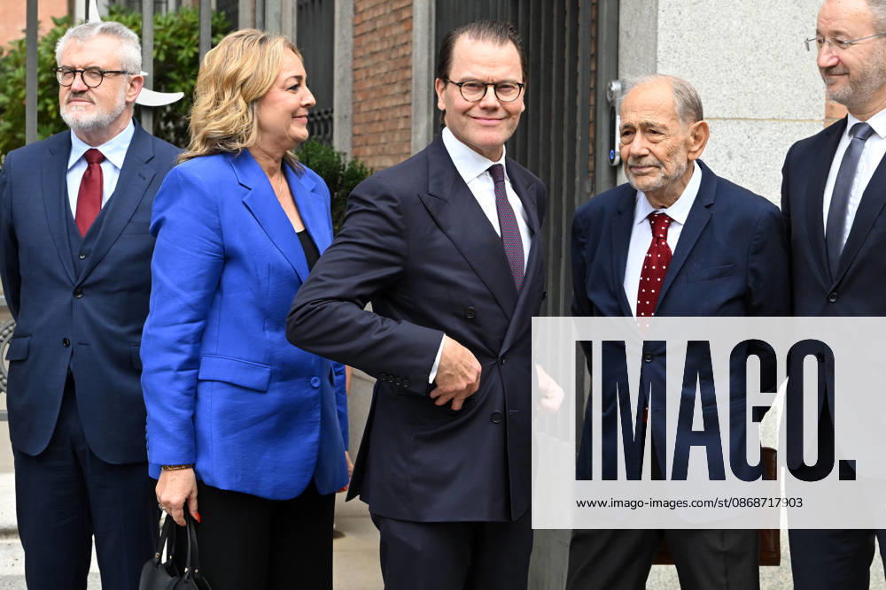 The Prado Museum reopens the Queen Christina Sculpture Gallery with a visit from Prince Daniel of Sweden. Prince Daniel of Sweden (3rd from left) and Javier Solana (2nd from left) pose for the media upon their arrival at the museum ahead of the reopening of the Queen Christina Sculpture Gallery, on October 6, 2026, in Madrid, Spain. CELEBRITIES PRADO MUSEUM ROYALTY PRINCE José Madrid Madrid Spain