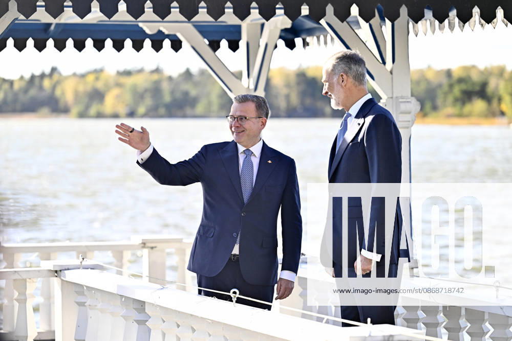 LKS 20261006 Finnish Prime Minister Petteri Orpo (L) shows Spain s King Felipe around the grounds of the Prime Minister s official residence Kesäranta in Helsinki, Finland, on October 6, 2026. Spain s King Felipe and Queen Letizia are on a two-day state visit to Finland. - RONI REKOMAA Helsinki Finland