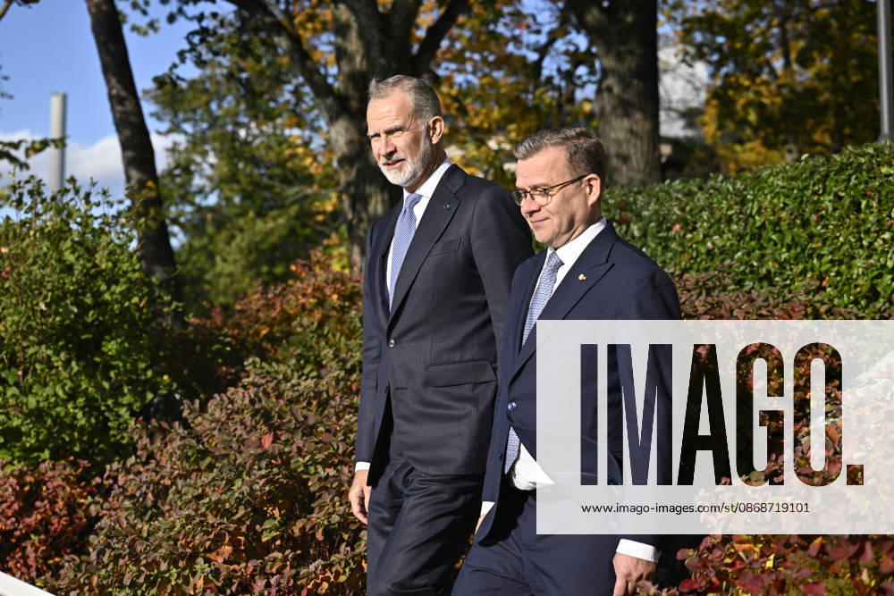 LKS 20261006 Finnish Prime Minister Petteri Orpo (R) shows Spain s King Felipe around the grounds of the Prime Minister s official residence Kesäranta in Helsinki, Finland, on October 6, 2026. Spain s King Felipe and Queen Letizia are on a two-day state visit to Finland. - RONI REKOMAA Helsinki Finland