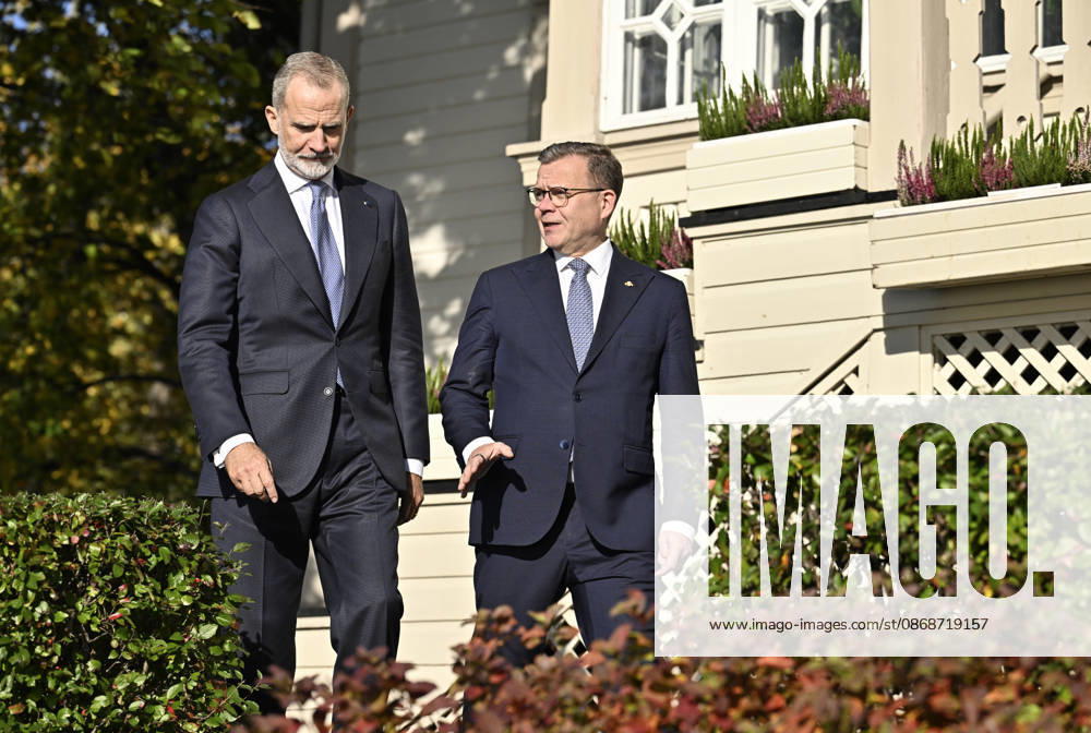LKS 20261006 Finnish Prime Minister Petteri Orpo (R) shows Spain s King Felipe around the grounds of the Prime Minister s official residence Kesäranta in Helsinki, Finland, on October 6, 2026. Spain s King Felipe and Queen Letizia are on a two-day state visit to Finland. - RONI REKOMAA Helsinki Finland