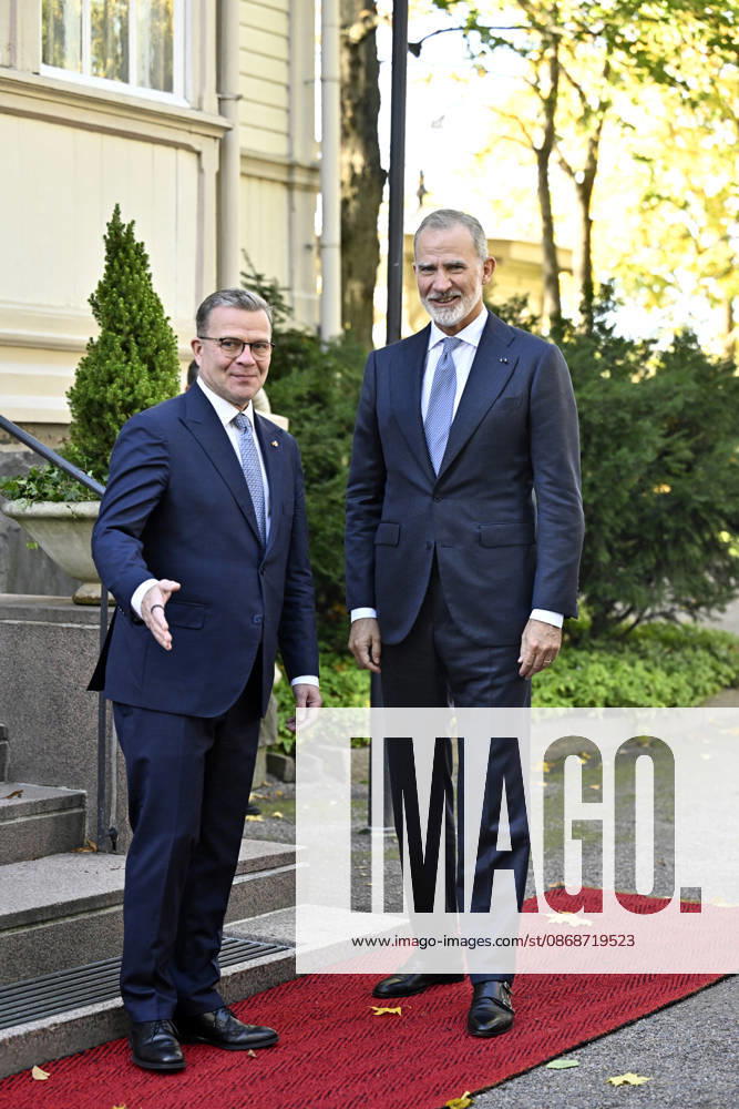 LKS 20261006 Finnish Prime Minister Petteri Orpo (L) welcomes Spain s King Felipe at the Prime Minister s official residence Kesäranta in Helsinki, Finland, on October 6, 2026. Spain s King Felipe and Queen Letizia are on a two-day state visit to Finland. - RONI REKOMAA Helsinki Finland