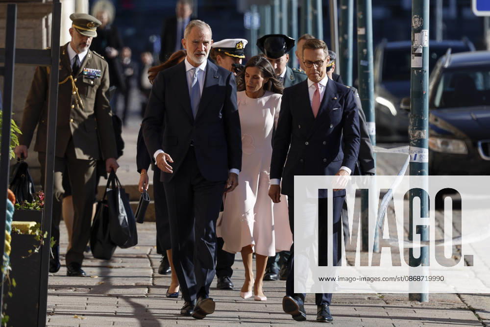 King Felipe VI (2L) and Queen Letizia (C), and Finnish President Alexander Stubb (R) and his wife, Suzanne Innes-Stubb (unseen) in their way to the City Hall for a luncheon hosted by the City of Helsinki, in the framework of he Spanish king and queen s state visit to Finland in Helsinki, Finland, 06 October 2026. Spanish King and Queen visit Finland !ACHTUNG: NUR REDAKTIONELLE NUTZUNG!