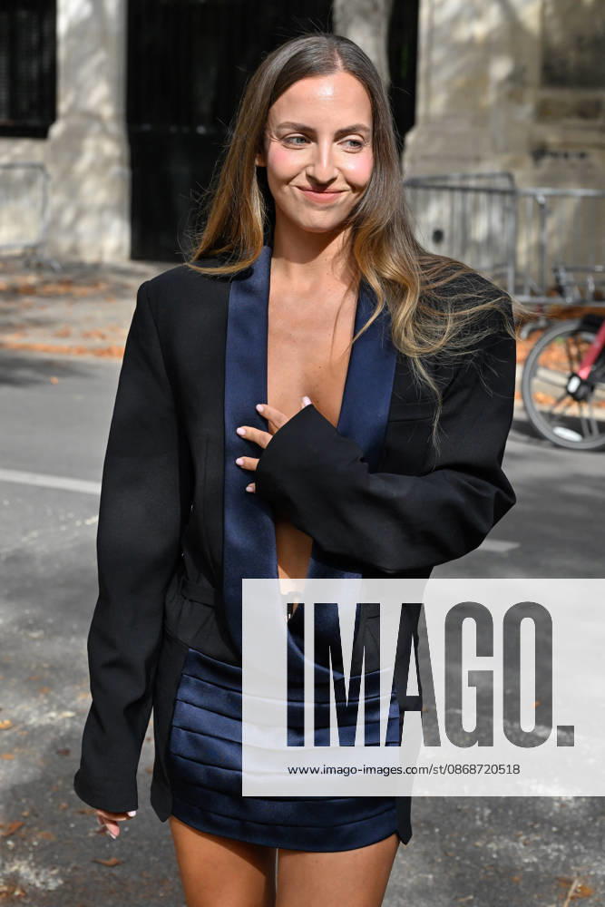 PFW Christopher Esber Outside Arrivals Carla Ginola arriving at Christopher Esber show during Paris Fashion Week, in Paris, France on 6 October 2026. Photo by Julien Reynaud APS-Medias ABACAPRESS.COM Paris France