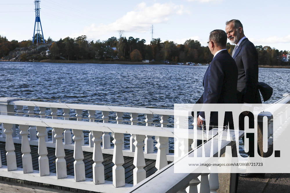 King of Spain Felipe VI (R) and Finnish Prime Minister Petteri Orpo (L) stroll through the backyard of the prime minister s official residence during a meeting, as part of the Spanish king and queen s state visit to Finland in Helsinki, Finland, 06 October 2026. Spanish King and Queen visit Finland !ACHTUNG: NUR REDAKTIONELLE NUTZUNG!