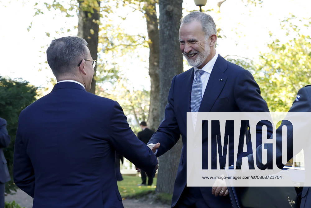 King of Spain Felipe VI (R) and Finnish Prime Minister Petteri Orpo (L) before a meeting held at the prime minister s official residence, as part of the Spanish king and queen s state visit to Finland in Helsinki, Finland, 06 October 2026. Spanish King and Queen visit Finland !ACHTUNG: NUR REDAKTIONELLE NUTZUNG!