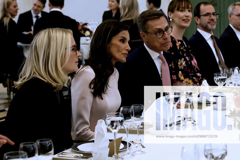 Spain s Queen Letizia (R), accompanied by Finnish President, Alexander Stubb (3L), and Anita Westerholm (L), partner of Helsinki s Mayor, Daniel Sazonov, attend a luncheon, hosted by the City of Helsinki, at the City Hall in the framework of he Spanish king and queen s state visit to Finland in Helsinki, Finland, 06 October 2026. Spanish King and Queen visit Finland !ACHTUNG: NUR REDAKTIONELLE NUTZUNG!