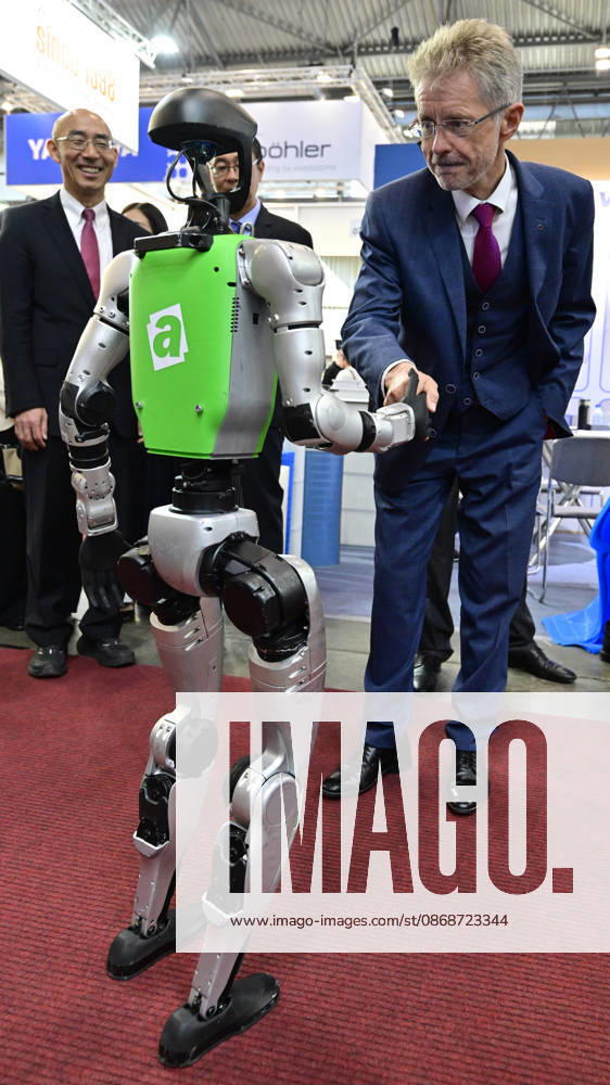 Czech Senate President Milos Vystrcil shake hands with a humanoid robot at opening of the 67th International Engineering Fair, which begins at Vystaviste 1 exhibition grounds in Brno, Czech Republic, on October 6th, 2026. International Fair of Machine Tools and Forming Machines IMT, International Welding Engineering Fair Welding, International Fair of Plastics, Rubber and Composites Plastex, International Fair of Surface Treatment Technologies Profintech and International Foundry Fair Fond-Ex also start. (CTKxPhoto VaclavxSalek) CTKPhotoP2026100605274 CTKPhotoP2026100605274