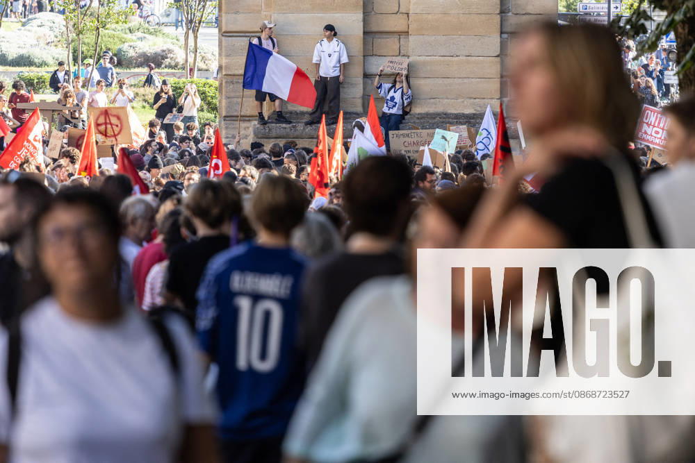 Students Demonstration Over Education Conditions - Bordeaux High school students demonstrate in the streets during a nationwide mobilization calling for more resources and improved conditions in school, in Bordeaux, France, on October 6, 2026. Photo by Margot Le Gonidec ABACAPRESS.COM Bordeaux France