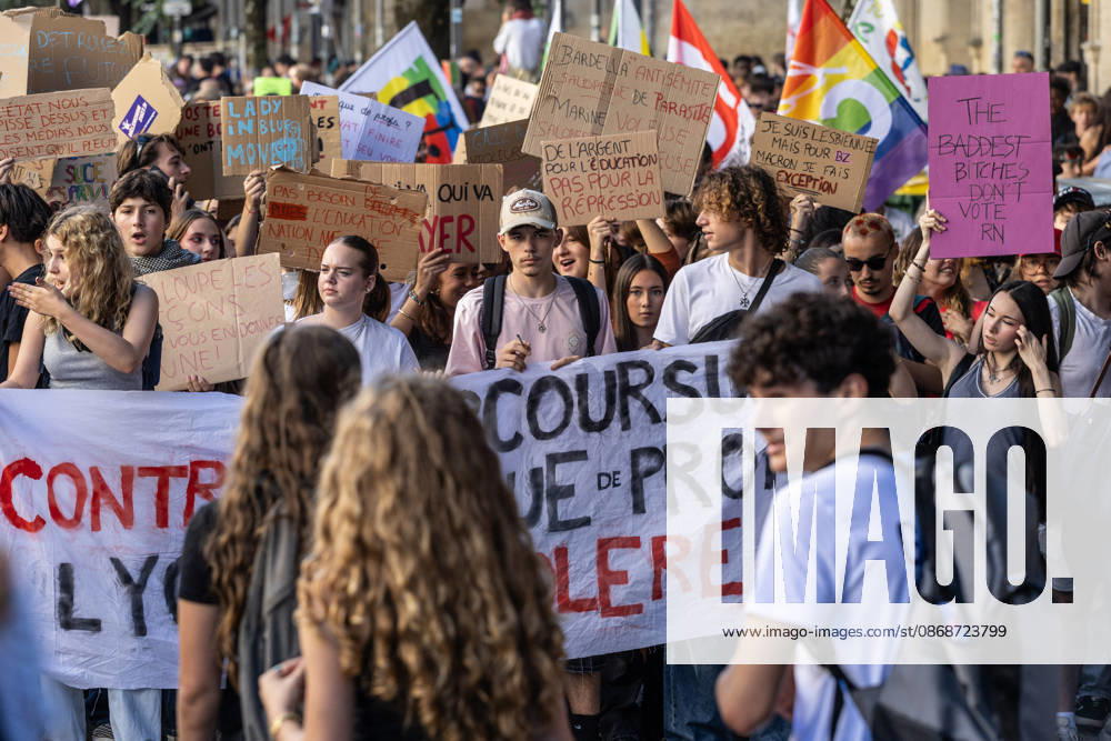 Students Demonstration Over Education Conditions - Bordeaux High school students demonstrate in the streets during a nationwide mobilization calling for more resources and improved conditions in school, in Bordeaux, France, on October 6, 2026. Photo by Margot Le Gonidec ABACAPRESS.COM Bordeaux France