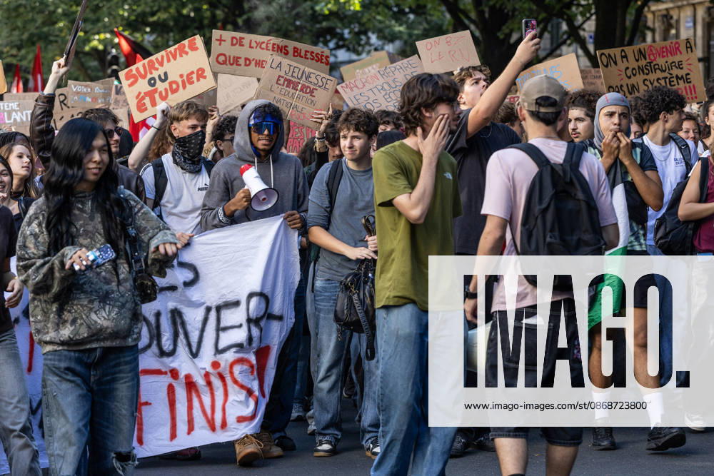 Students Demonstration Over Education Conditions - Bordeaux High school students demonstrate in the streets during a nationwide mobilization calling for more resources and improved conditions in school, in Bordeaux, France, on October 6, 2026. Photo by Margot Le Gonidec ABACAPRESS.COM Bordeaux France