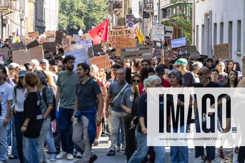 Students Demonstration Over Education Conditions - Bordeaux High school students demonstrate in the streets during a nationwide mobilization calling for more resources and improved conditions in school, in Bordeaux, France, on October 6, 2026. Photo by Margot Le Gonidec ABACAPRESS.COM Bordeaux France