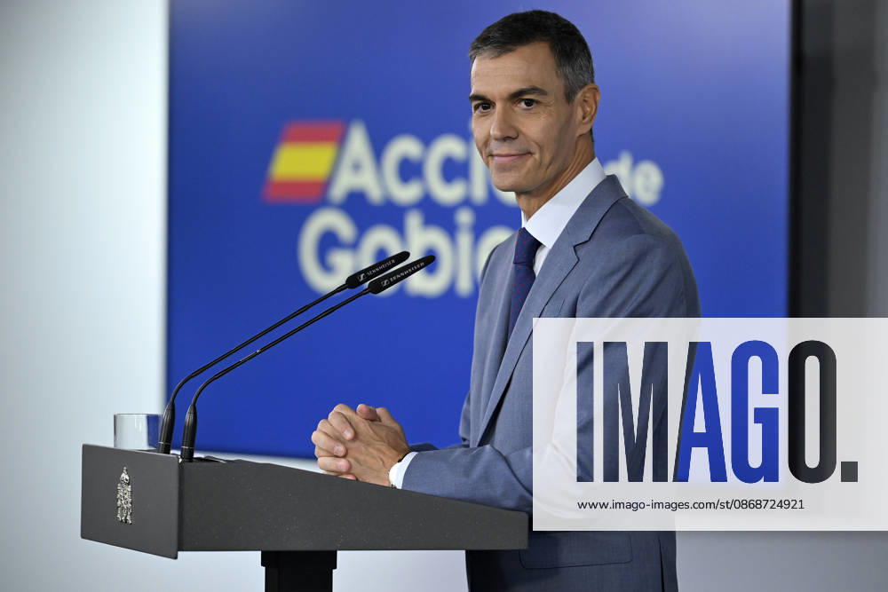 Spanish Prime Minister Pedro Sanchez MADRID, SPAIN - OCTOBER 06: Spanish Prime Minister Pedro Sanchez holds a press conference at the Prime Minister s Residence at Moncloa after the cabinet meeting in Madrid, Spain on October 06, 2026. Burak Akbulut Anadolu Madrid Spain. Editorial use only. Please get in touch for any other usage.
