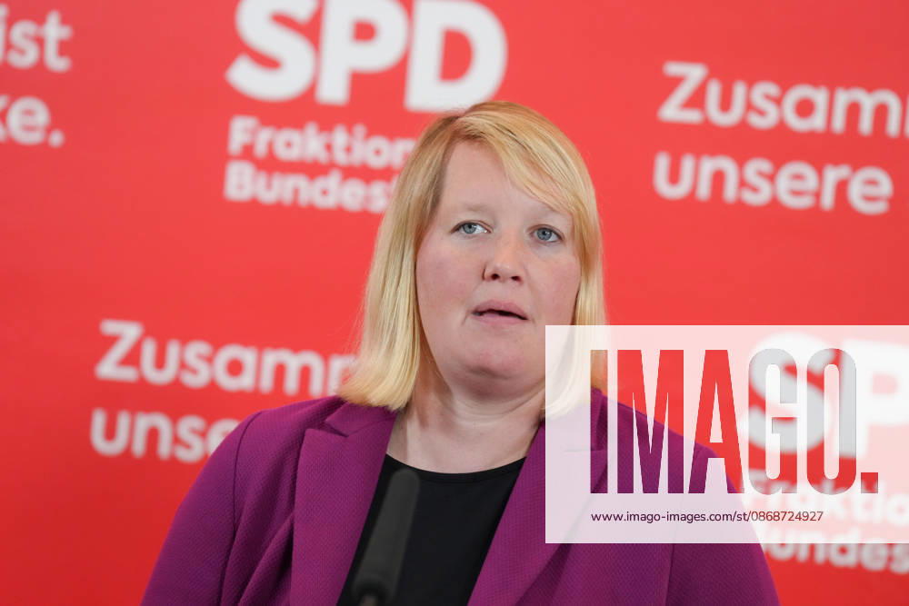 SPD Press Conference Ahead of the Parliamentary Group Meeting: A Portrait of Wiebke Esdar (SPD) During a Press Statement Ahead of the Parliamentary Group Meeting at the German Bundestag, Berlin, October 6, 2026, Berlin, Berlin, Germany