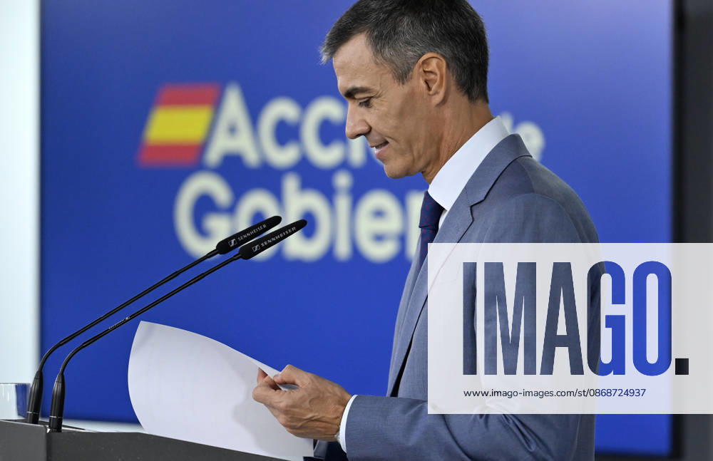 Spanish Prime Minister Pedro Sanchez MADRID, SPAIN - OCTOBER 06: Spanish Prime Minister Pedro Sanchez holds a press conference at the Prime Minister s Residence at Moncloa after the cabinet meeting in Madrid, Spain on October 06, 2026. Burak Akbulut Anadolu Madrid Spain. Editorial use only. Please get in touch for any other usage.