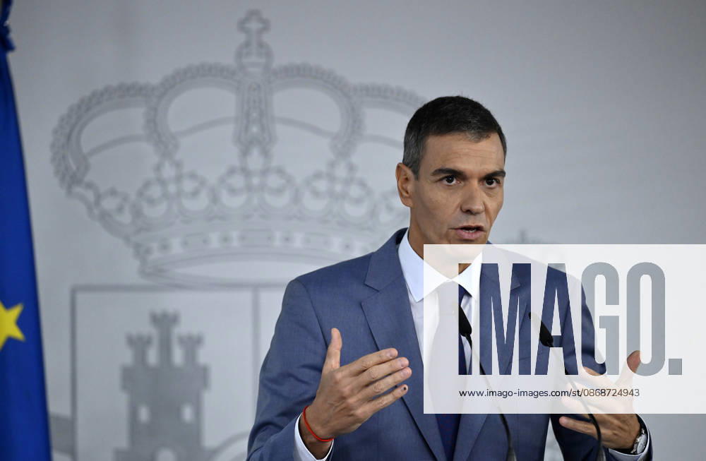 Spanish Prime Minister Pedro Sanchez MADRID, SPAIN - OCTOBER 06: Spanish Prime Minister Pedro Sanchez holds a press conference at the Prime Minister s Residence at Moncloa after the cabinet meeting in Madrid, Spain on October 06, 2026. Burak Akbulut Anadolu Madrid Spain. Editorial use only. Please get in touch for any other usage.