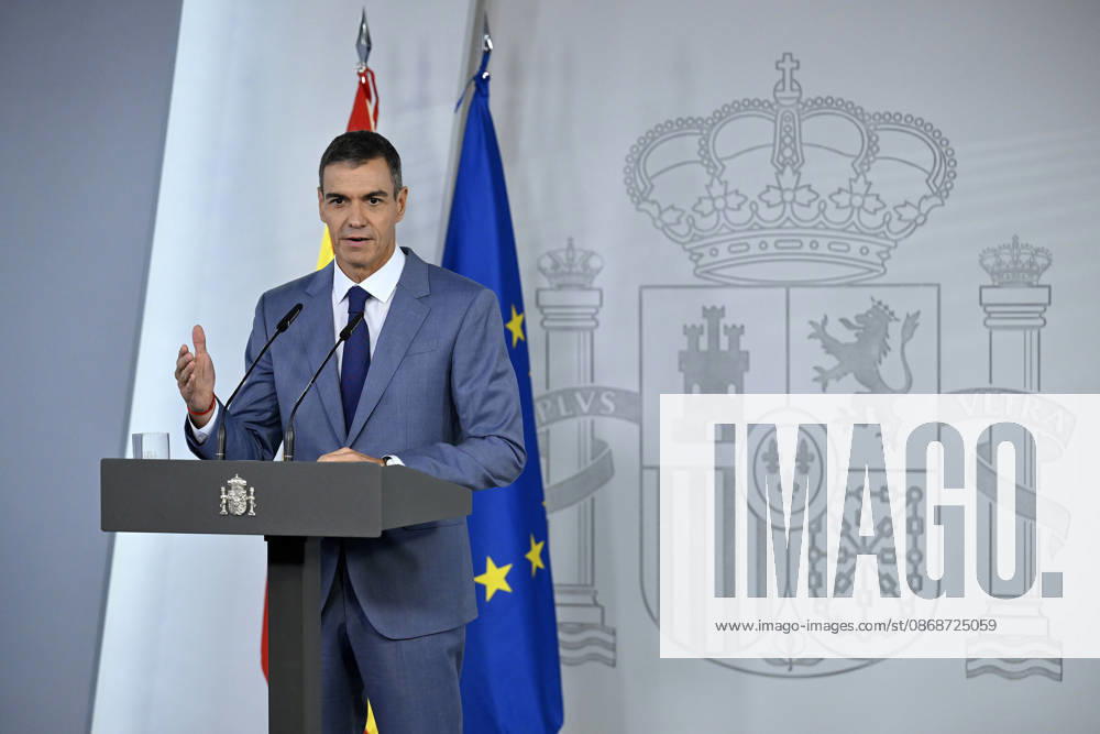Spanish Prime Minister Pedro Sanchez MADRID, SPAIN - OCTOBER 06: Spanish Prime Minister Pedro Sanchez holds a press conference at the Prime Minister s Residence at Moncloa after the cabinet meeting in Madrid, Spain on October 06, 2026. Burak Akbulut Anadolu Madrid Spain. Editorial use only. Please get in touch for any other usage.