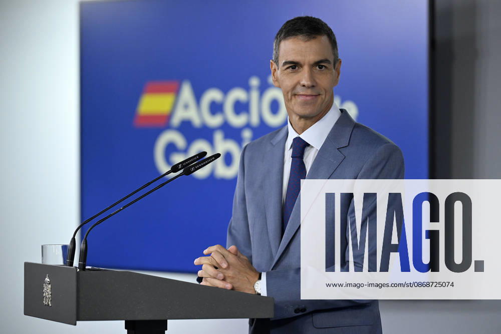 Spanish Prime Minister Pedro Sanchez MADRID, SPAIN - OCTOBER 06: Spanish Prime Minister Pedro Sanchez holds a press conference at the Prime Minister s Residence at Moncloa after the cabinet meeting in Madrid, Spain on October 06, 2026. Burak Akbulut Anadolu Madrid Spain. Editorial use only. Please get in touch for any other usage.