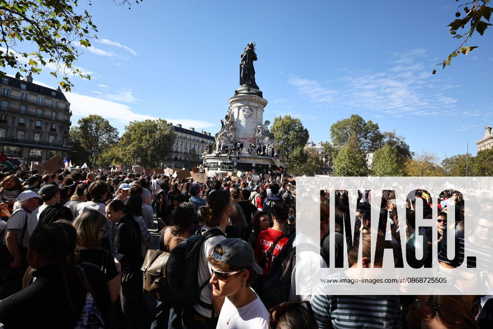 Student Demonstration - Paris Sudents are gathering at the Republique Square to protest against the current state of public education, once again, on October 6, 2026, in Paris, France. They demand more resources for the national education system, and raise against the far right party - le Rassemblement National. Photo by Raphael Lafargue ABACAPRESS.COM Paris France